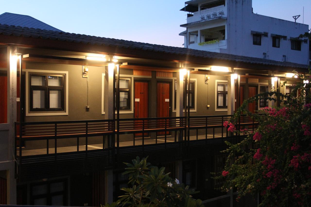 Chiangmai Moli Inn (Adults Only) Chiang Mai Exterior photo