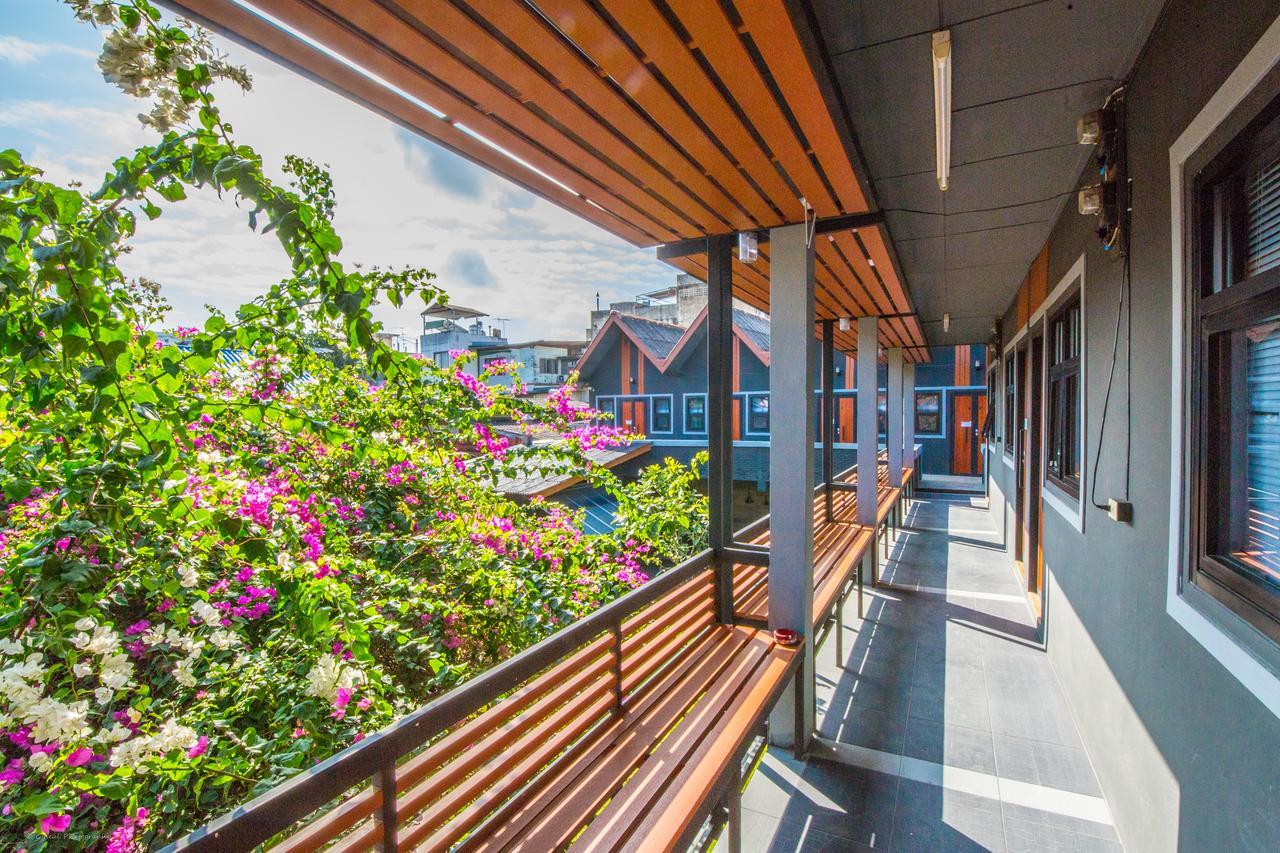Chiangmai Moli Inn (Adults Only) Chiang Mai Exterior photo